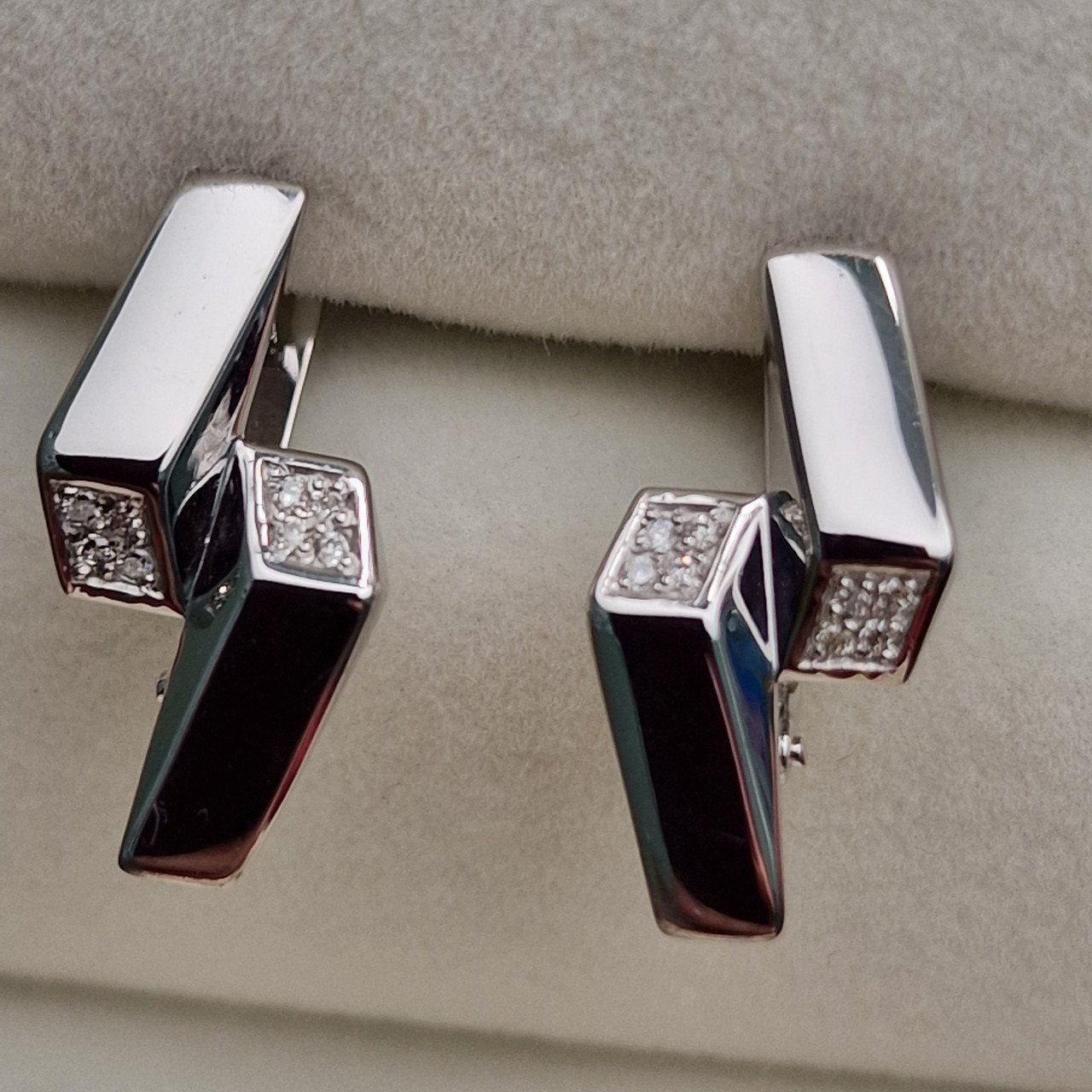 Серьги Deimantas 101103294 16р 2,1гр 0,063ct. купить,NaN