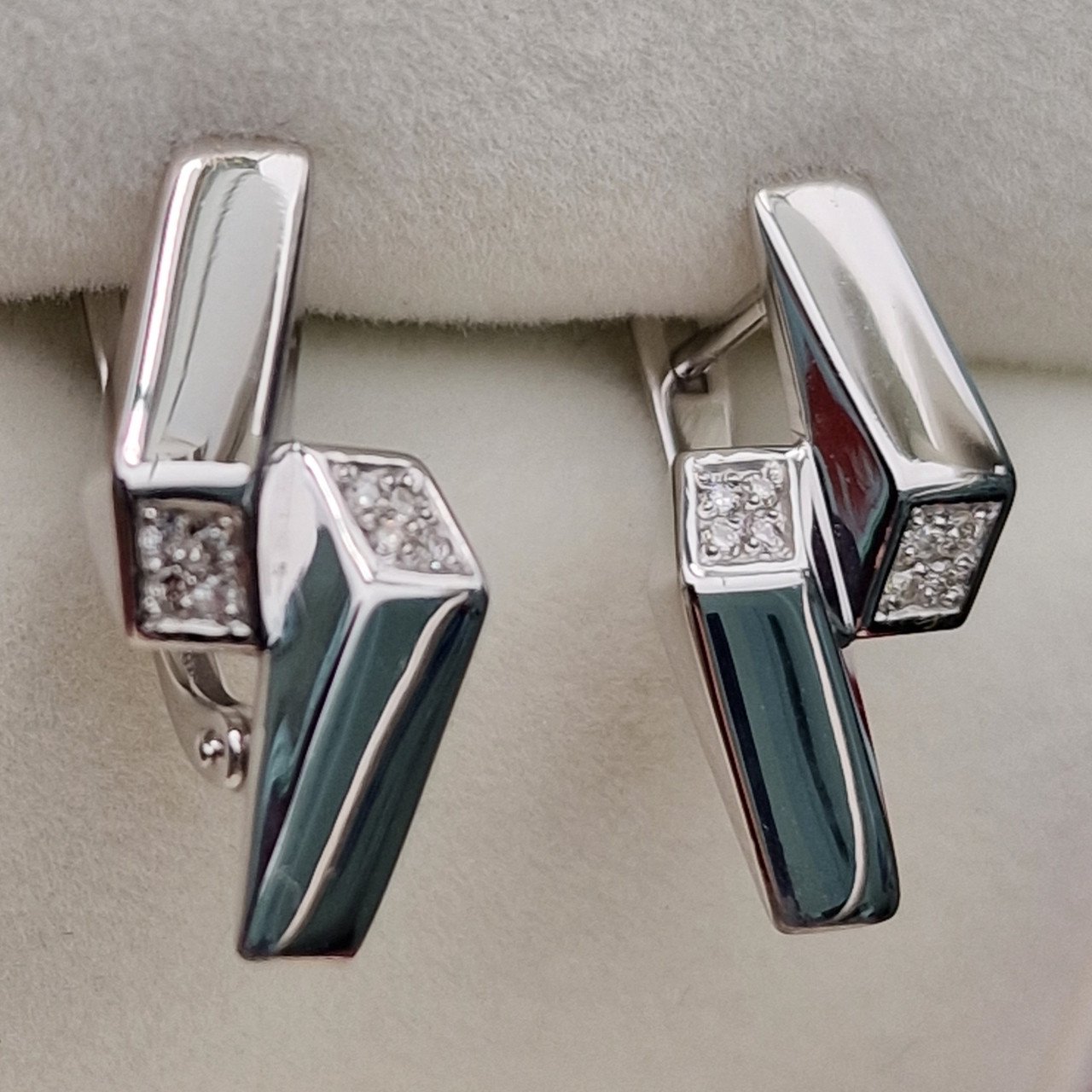 Серьги Deimantas 101103294 16р 2,1гр 0,063ct. купить,NaN