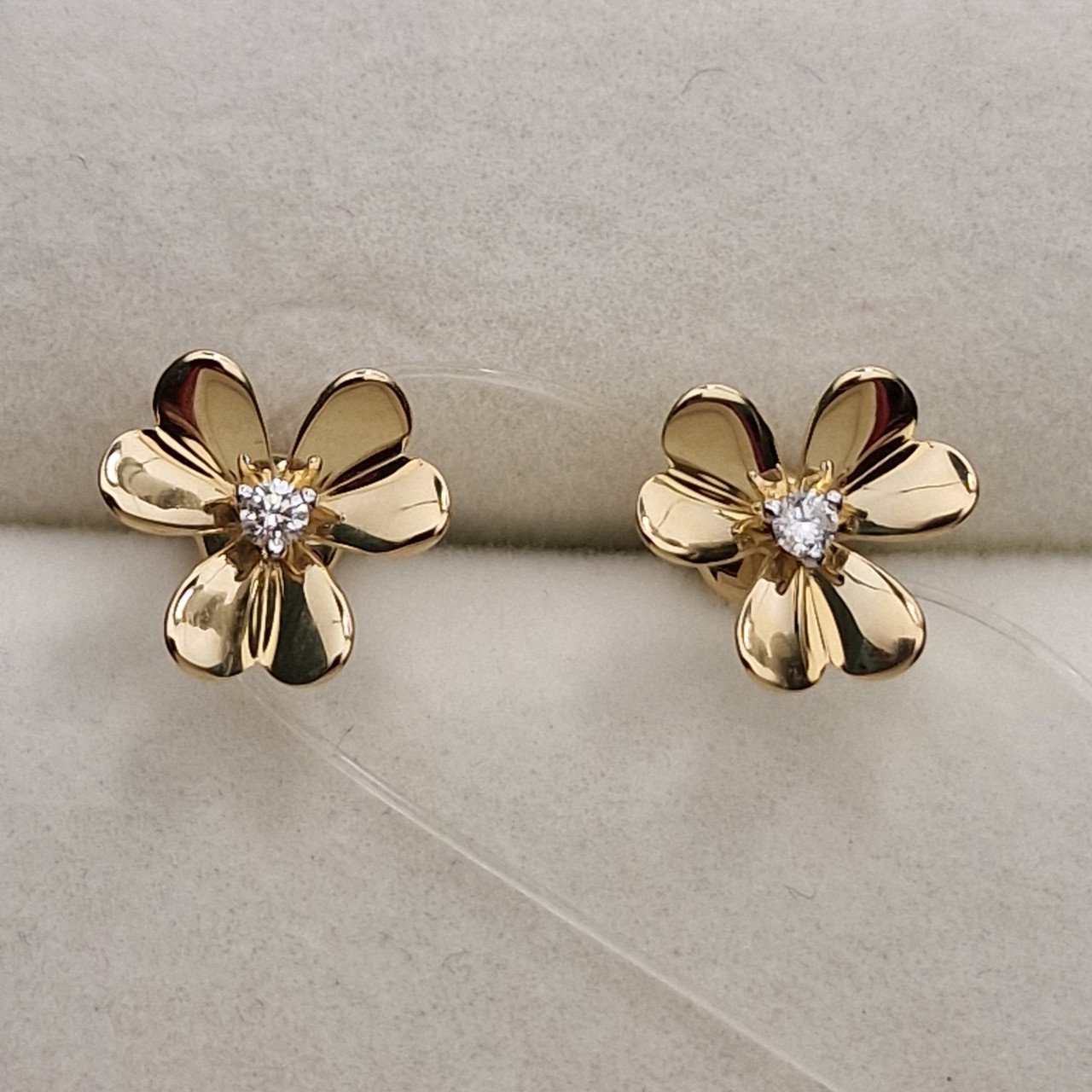 Серьги Deimantas 101103334 1,3гр 0,051ct. купить,NaN
