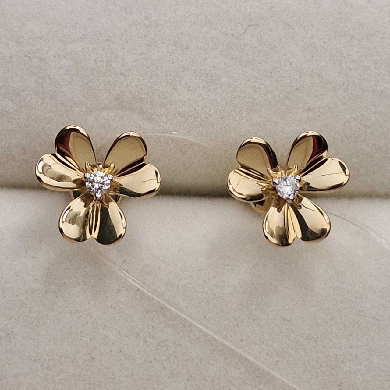Серьги Deimantas 101103334 1,3гр 0,051ct. купить,NaN