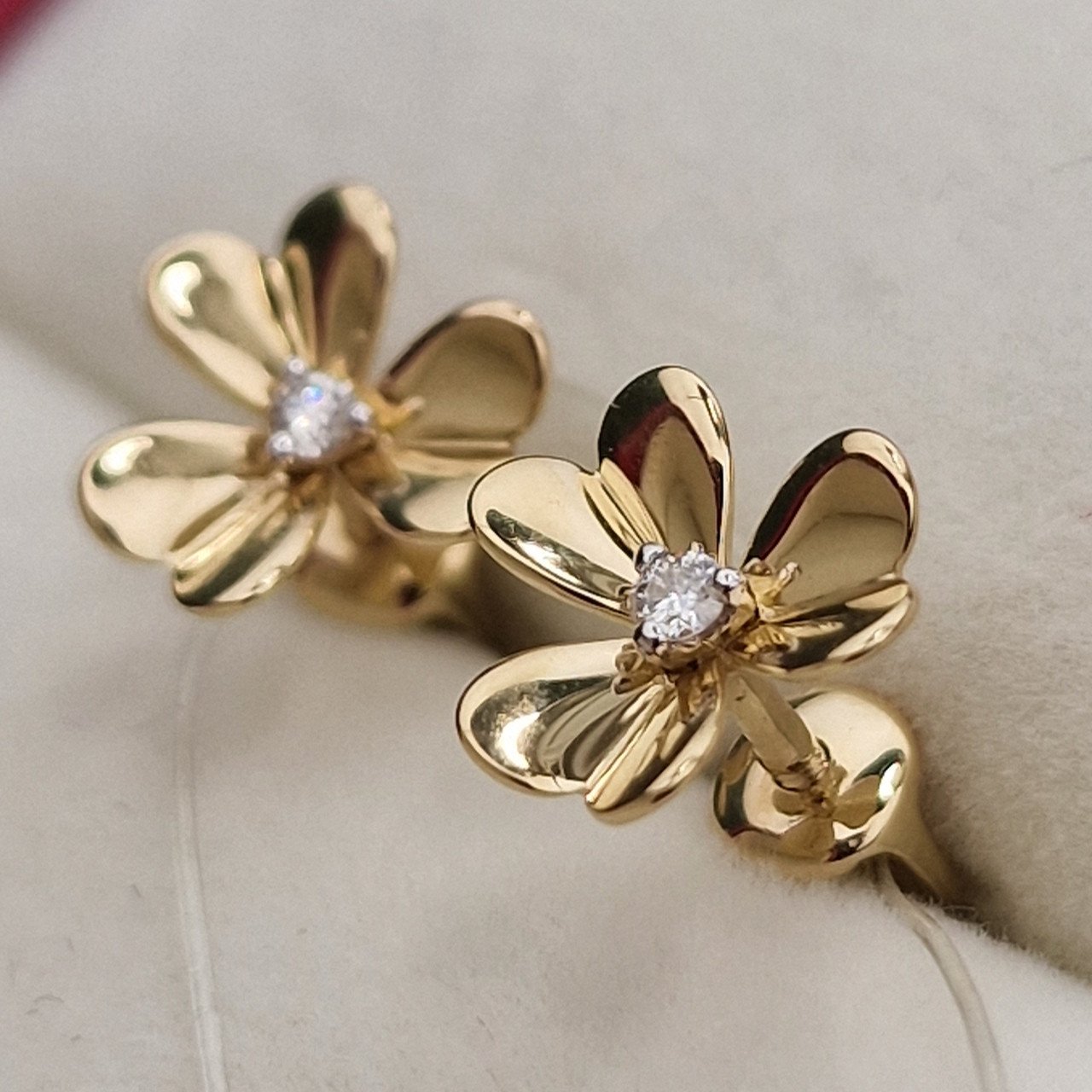 Серьги Deimantas 101103334 1,3гр 0,051ct. купить,NaN