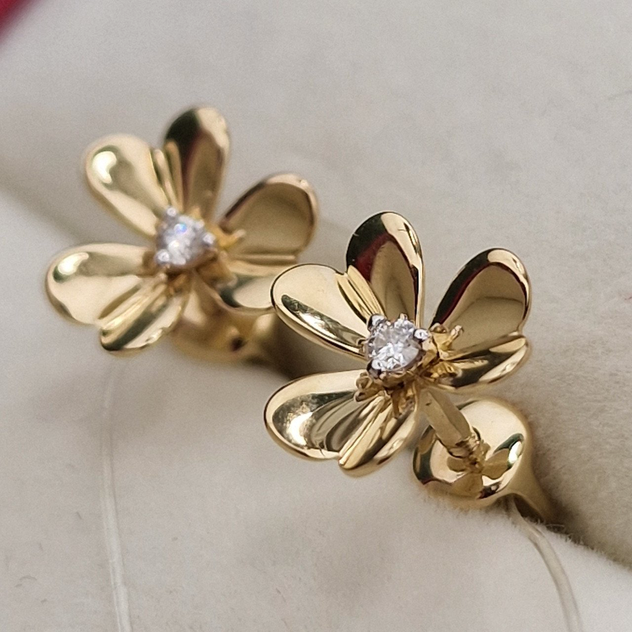 Серьги Deimantas 101103334 1,3гр 0,051ct. купить,NaN