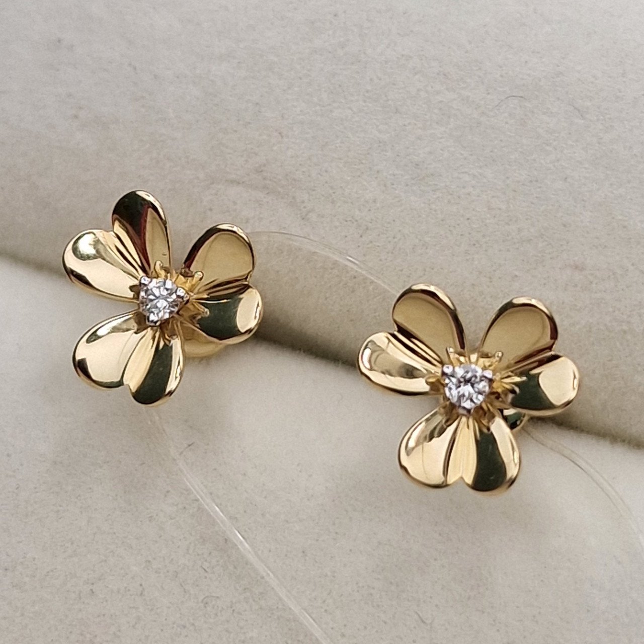 Серьги Deimantas 101103334 1,3гр 0,051ct. купить,NaN