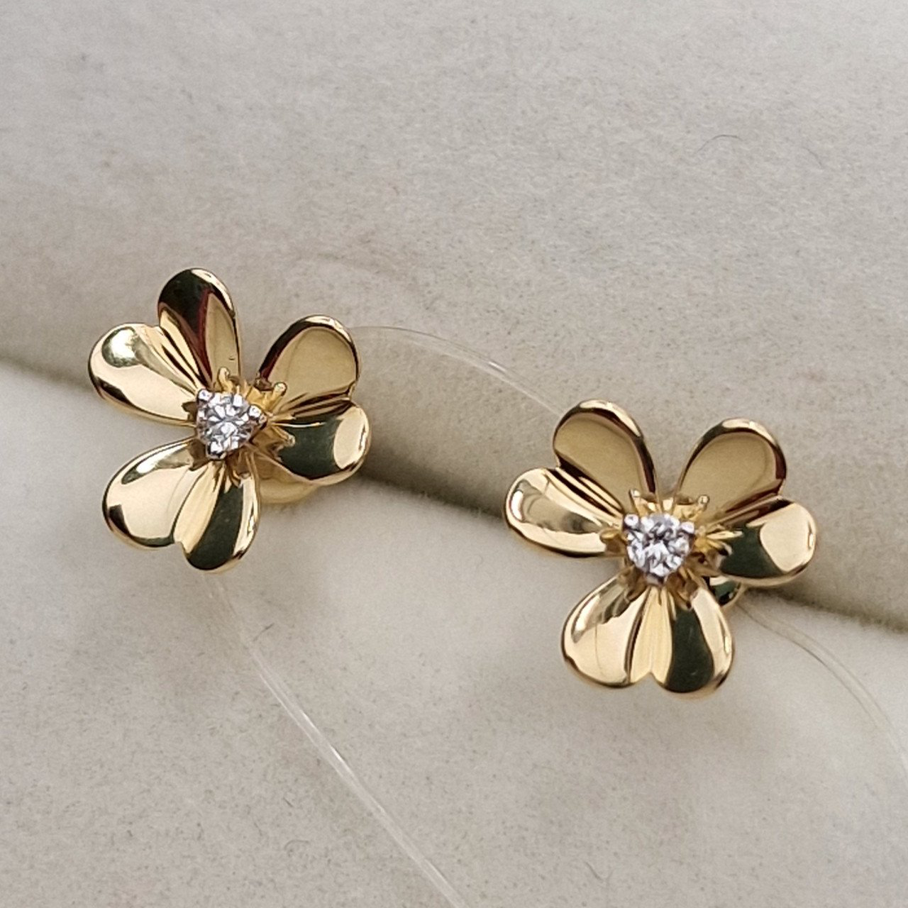 Серьги Deimantas 101103334 1,3гр 0,051ct. купить,NaN