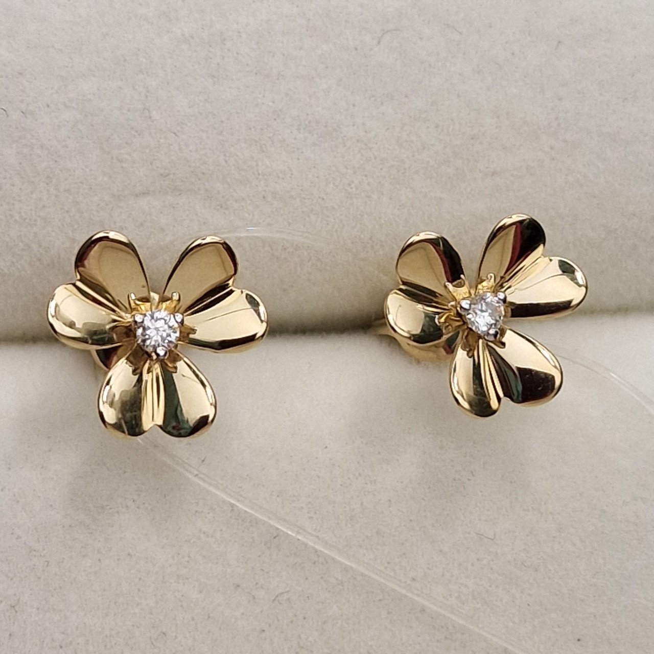 Серьги Deimantas 101103334 1,3гр 0,051ct. купить,NaN