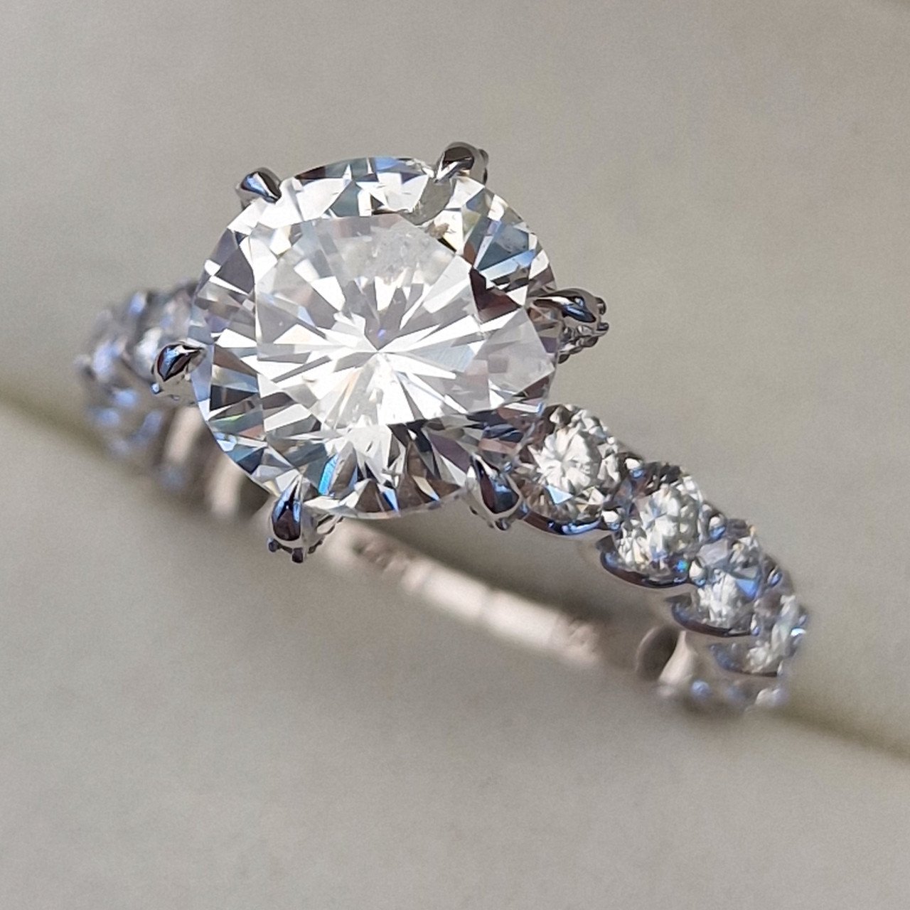 Кольцо Deimantas 101162050 IGI 18р 5,31гр 6,37ct. купить,NaN