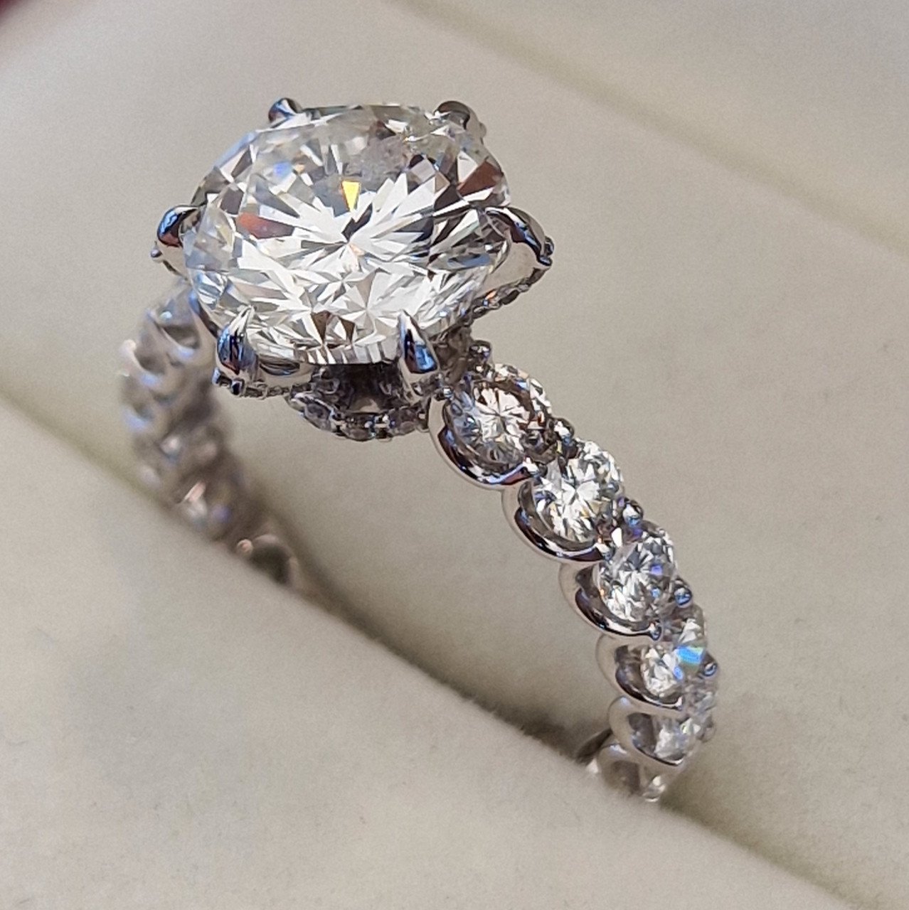 Кольцо Deimantas 101162050 IGI 18р 5,31гр 6,37ct. купить,NaN