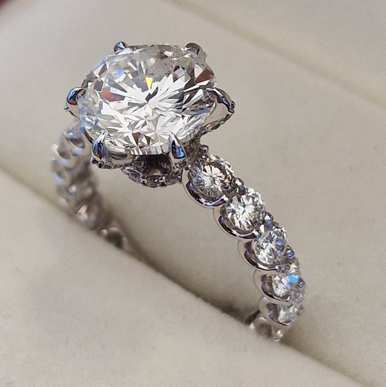 Кольцо Deimantas 101162050 IGI 18р 5,31гр 6,37ct. купить,NaN