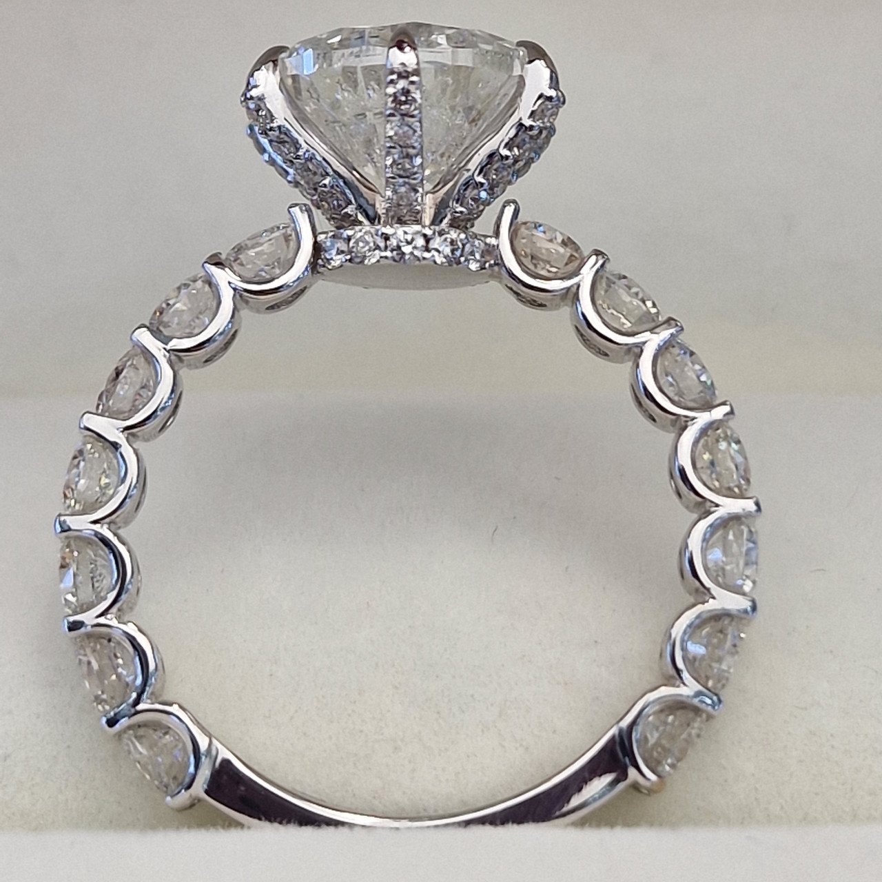 Кольцо Deimantas 101162050 IGI 18р 5,31гр 6,37ct. купить,NaN
