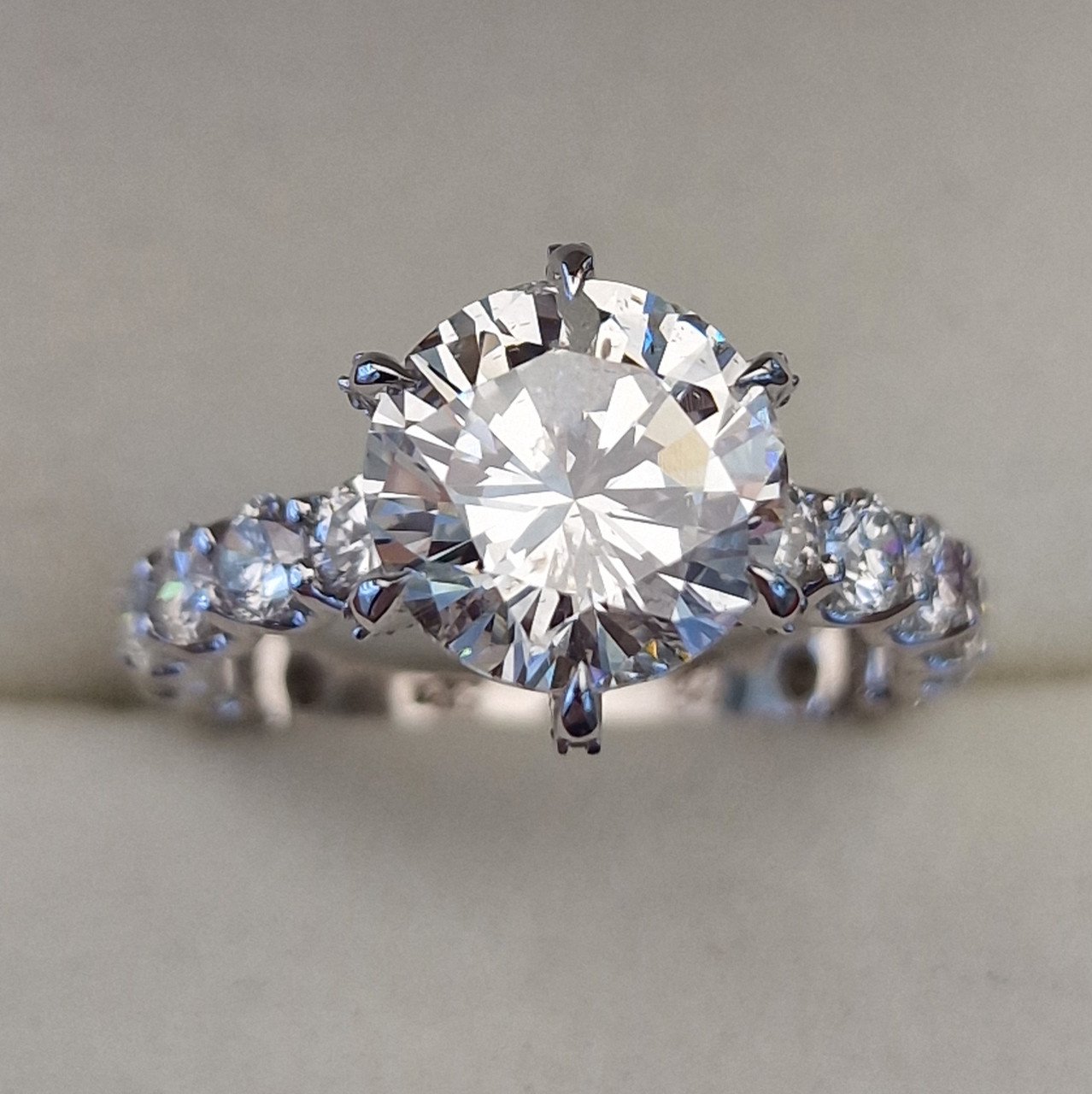 Кольцо Deimantas 101162050 IGI 18р 5,31гр 6,37ct. купить,NaN