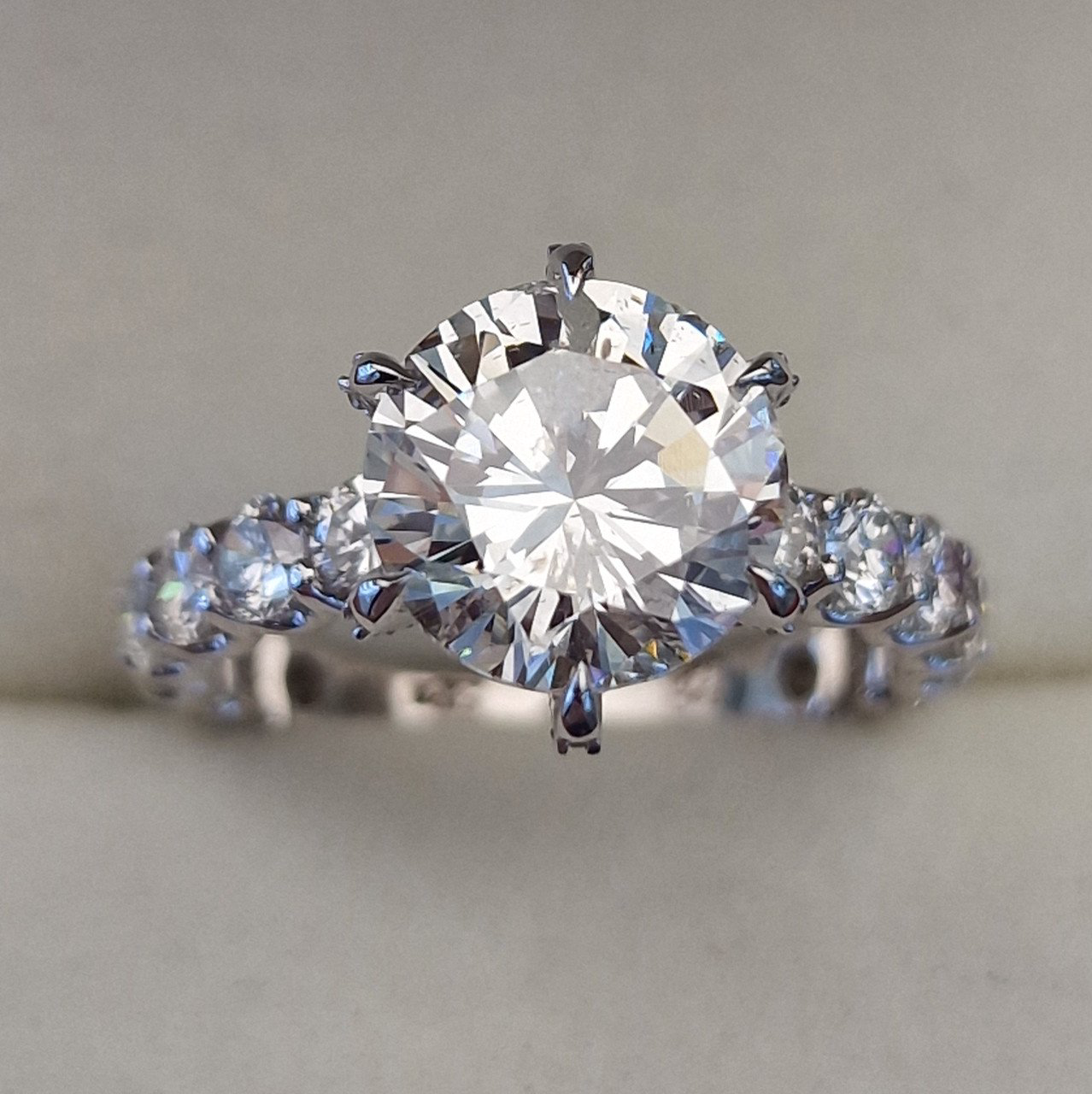 Кольцо Deimantas 101162050 IGI 18р 5,31гр 6,37ct. купить,NaN