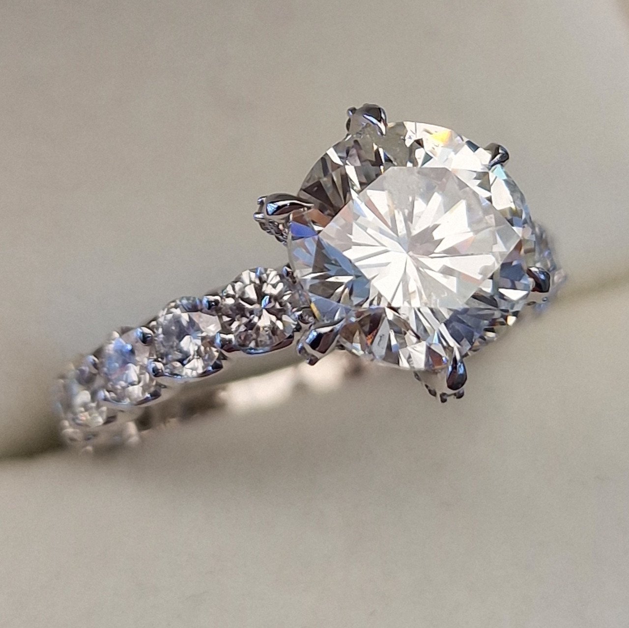 Кольцо Deimantas 101162050 IGI 18р 5,31гр 6,37ct. купить,NaN