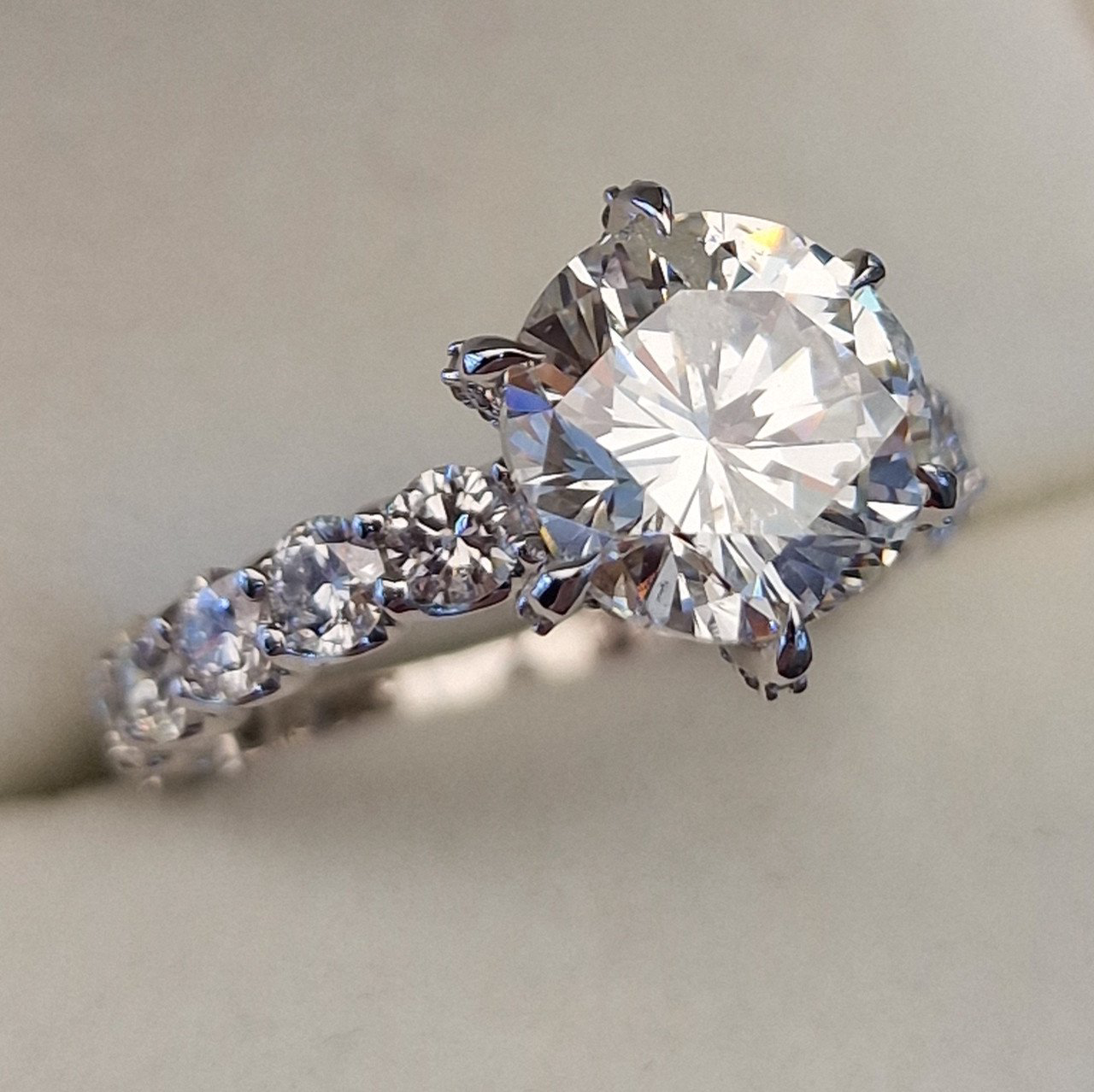 Кольцо Deimantas 101162050 IGI 18р 5,31гр 6,37ct. купить,NaN