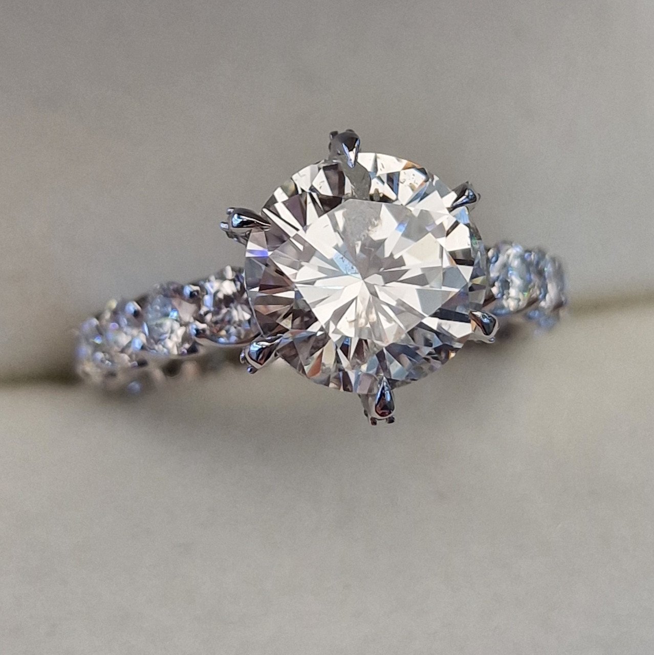 Кольцо Deimantas 101162050 IGI 18р 5,31гр 6,37ct. купить,NaN