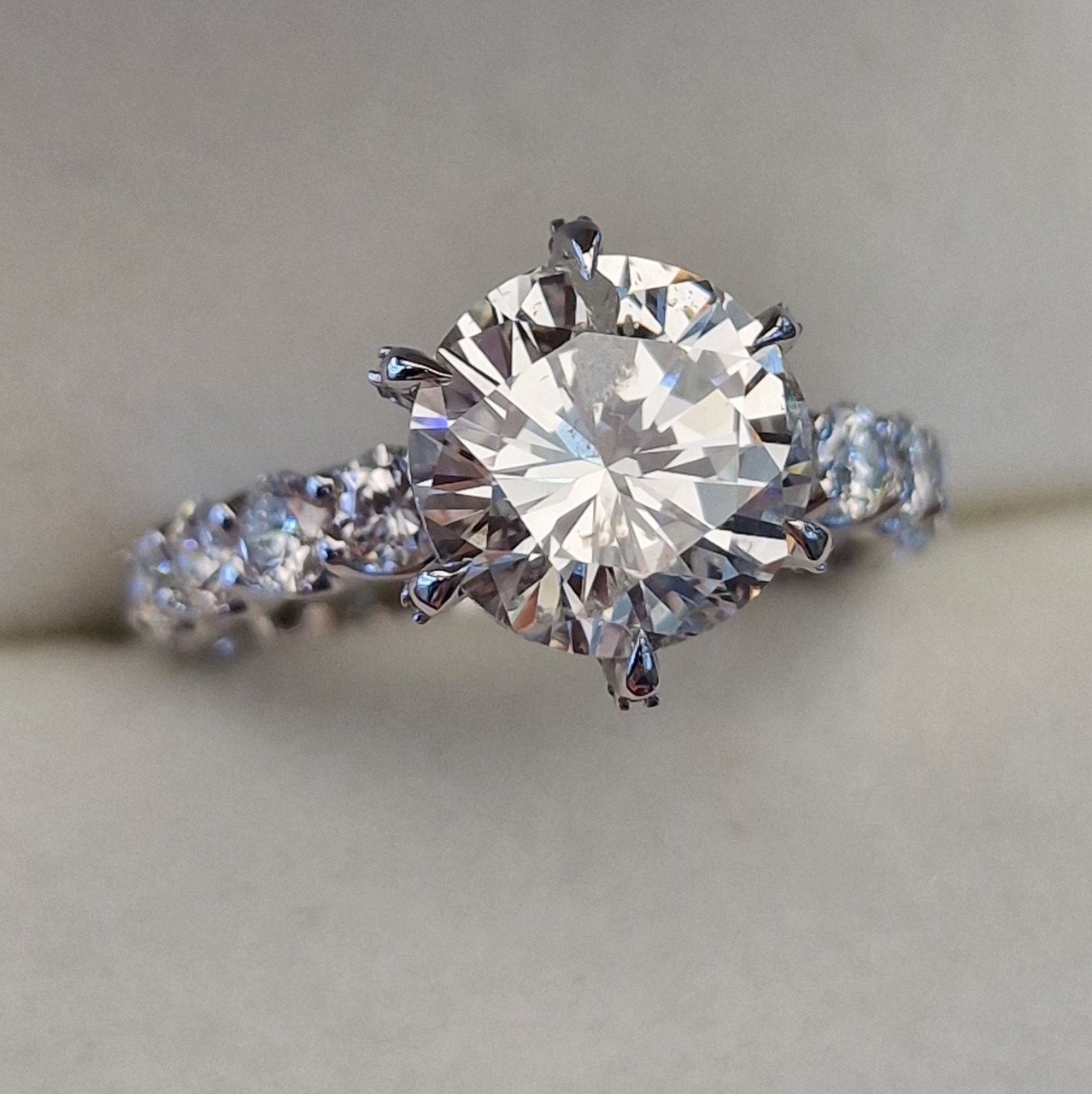 Кольцо Deimantas 101162050 IGI 18р 5,31гр 6,37ct. купить,NaN