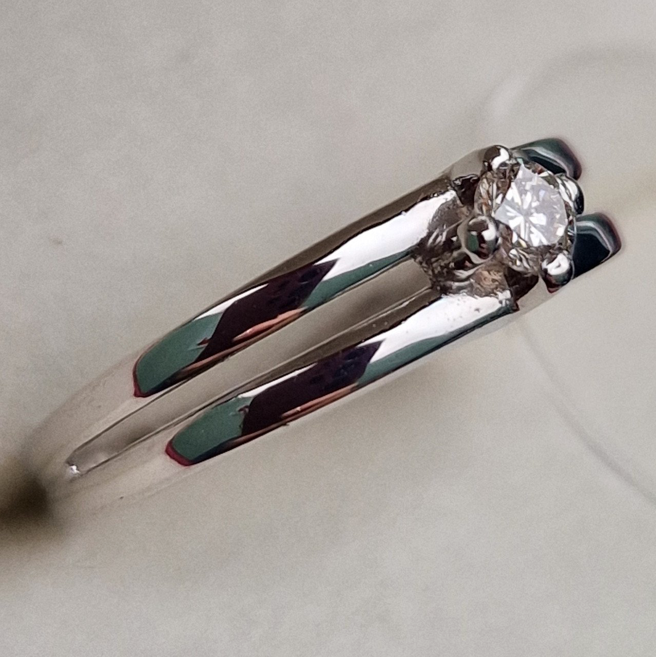 Кольцо Deimantas 100581307 16р 1,78гр 0,118ct. купить,NaN
