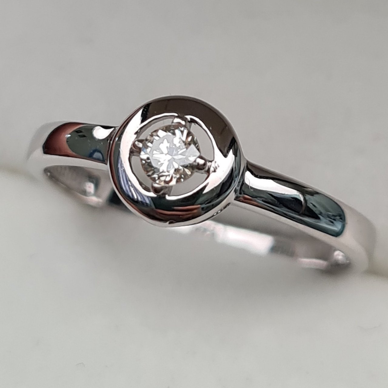 Кольцо Deimantas 100591561 16,5р 1,58гр 0,085ct. купить,NaN