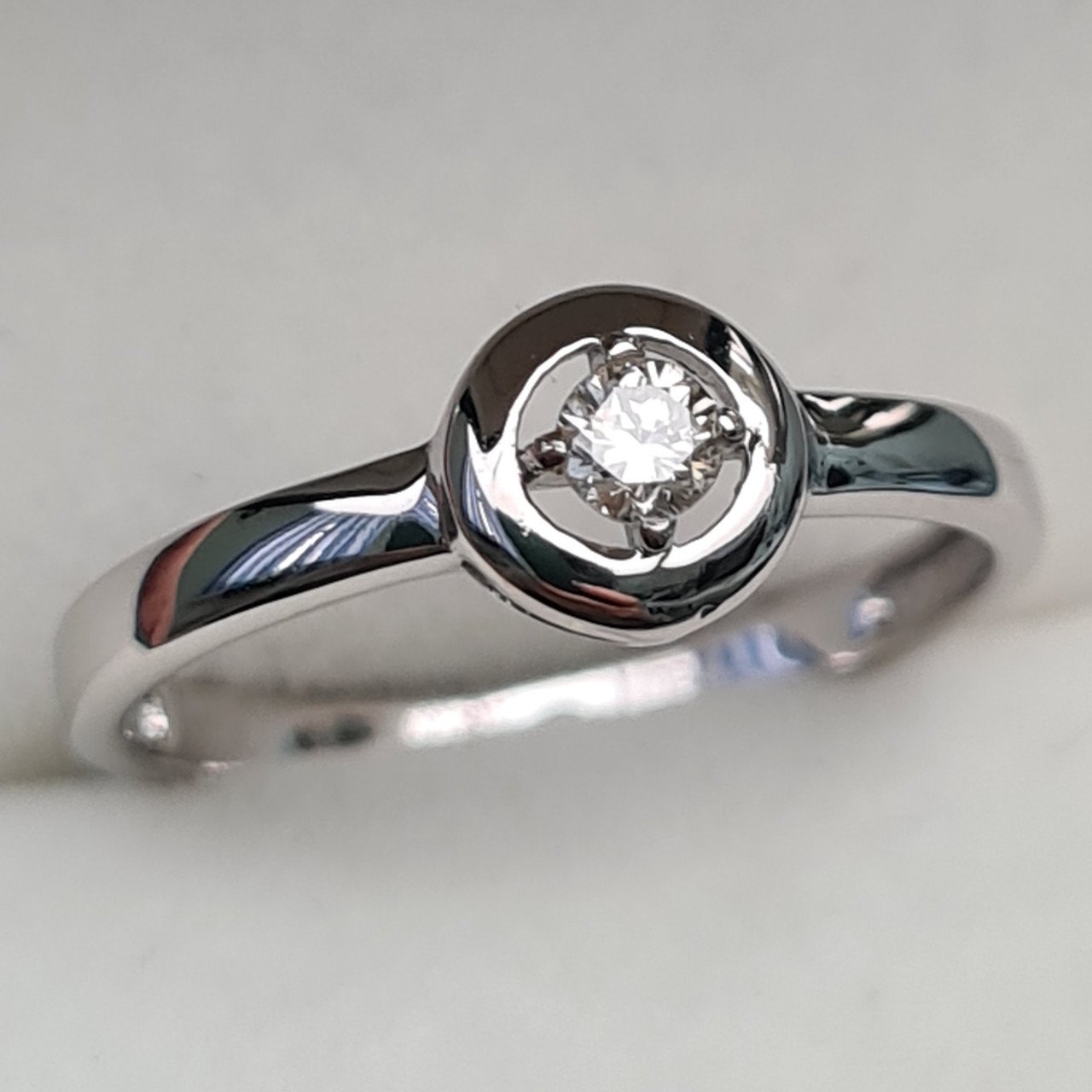 Кольцо Deimantas 100591561 16,5р 1,58гр 0,085ct. купить,NaN