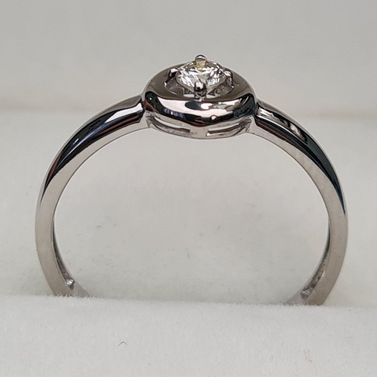 Кольцо Deimantas 100591561 16,5р 1,58гр 0,085ct. купить,NaN