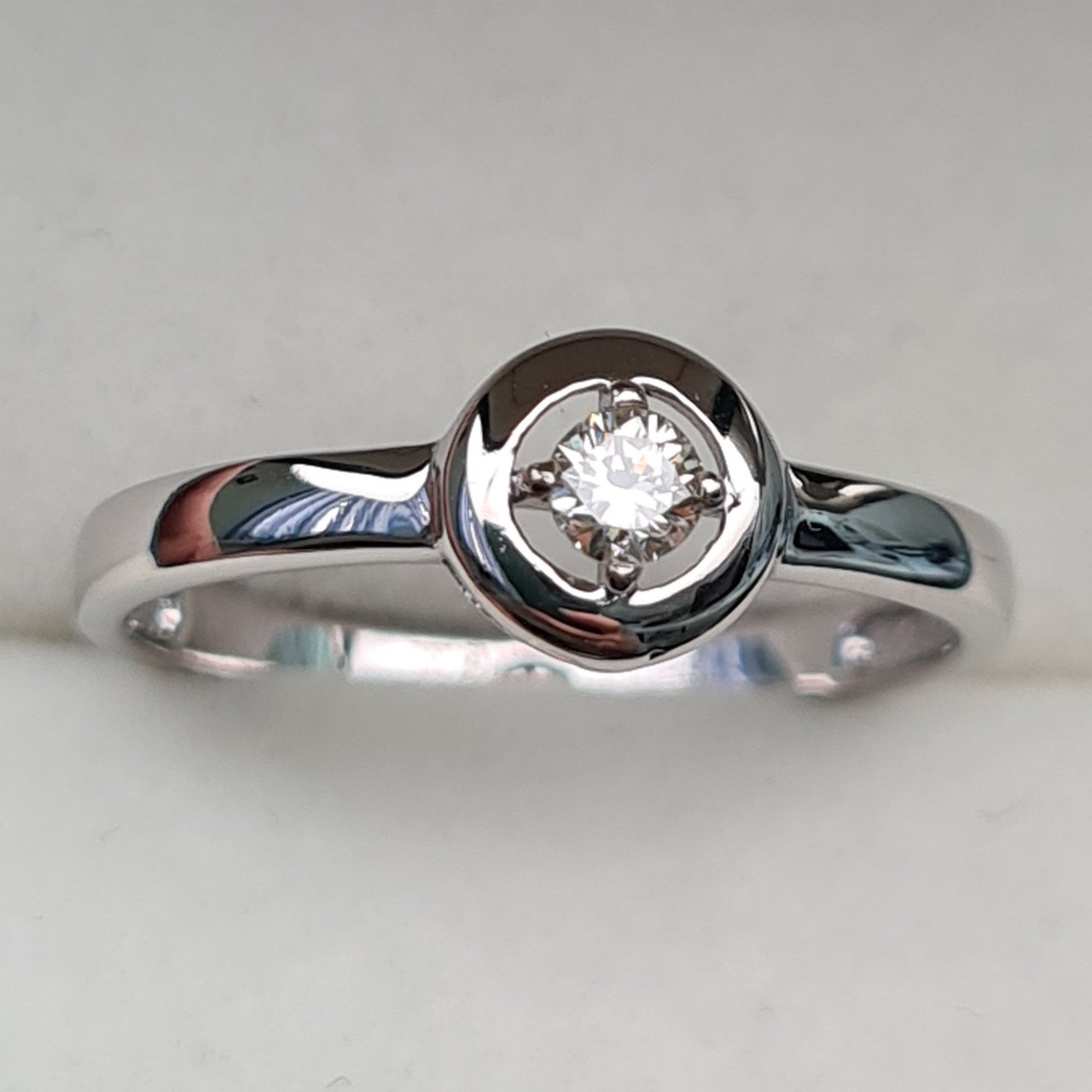 Кольцо Deimantas 100591561 16,5р 1,58гр 0,085ct. купить,NaN