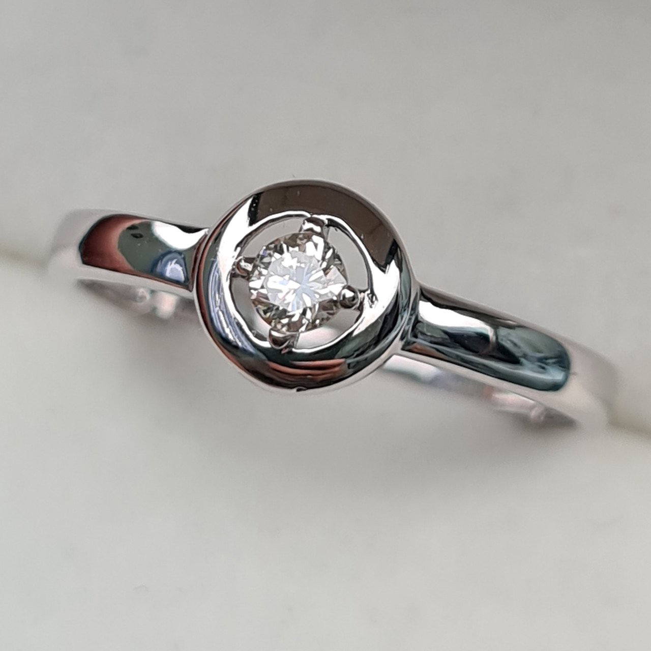 Кольцо Deimantas 100591561 16,5р 1,58гр 0,085ct. купить,NaN