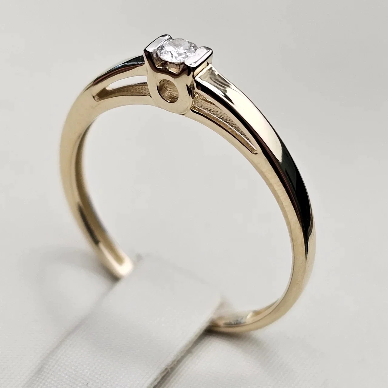 Кольцо Deimantas 115576008 0.062Ct I1//J VG-Cut 17.5р купить,NaN