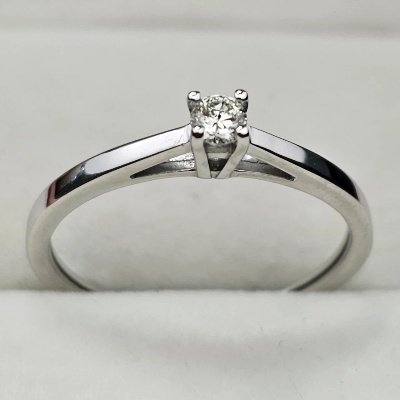 Кольцо Deimantas 108092962 17,5р 1,73гр 0,105ct. купить,NaN