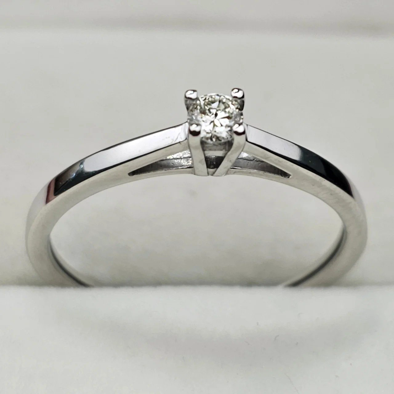 Кольцо Deimantas 108092962 17,5р 1,73гр 0,105ct. купить,NaN