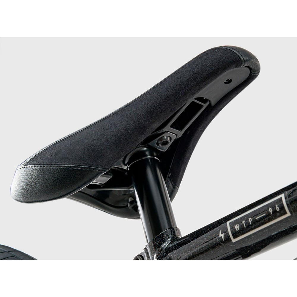 Велосипед Wethepeople Versus 20.65" 20" 2018 glossy metallic rainbow купить,NaN