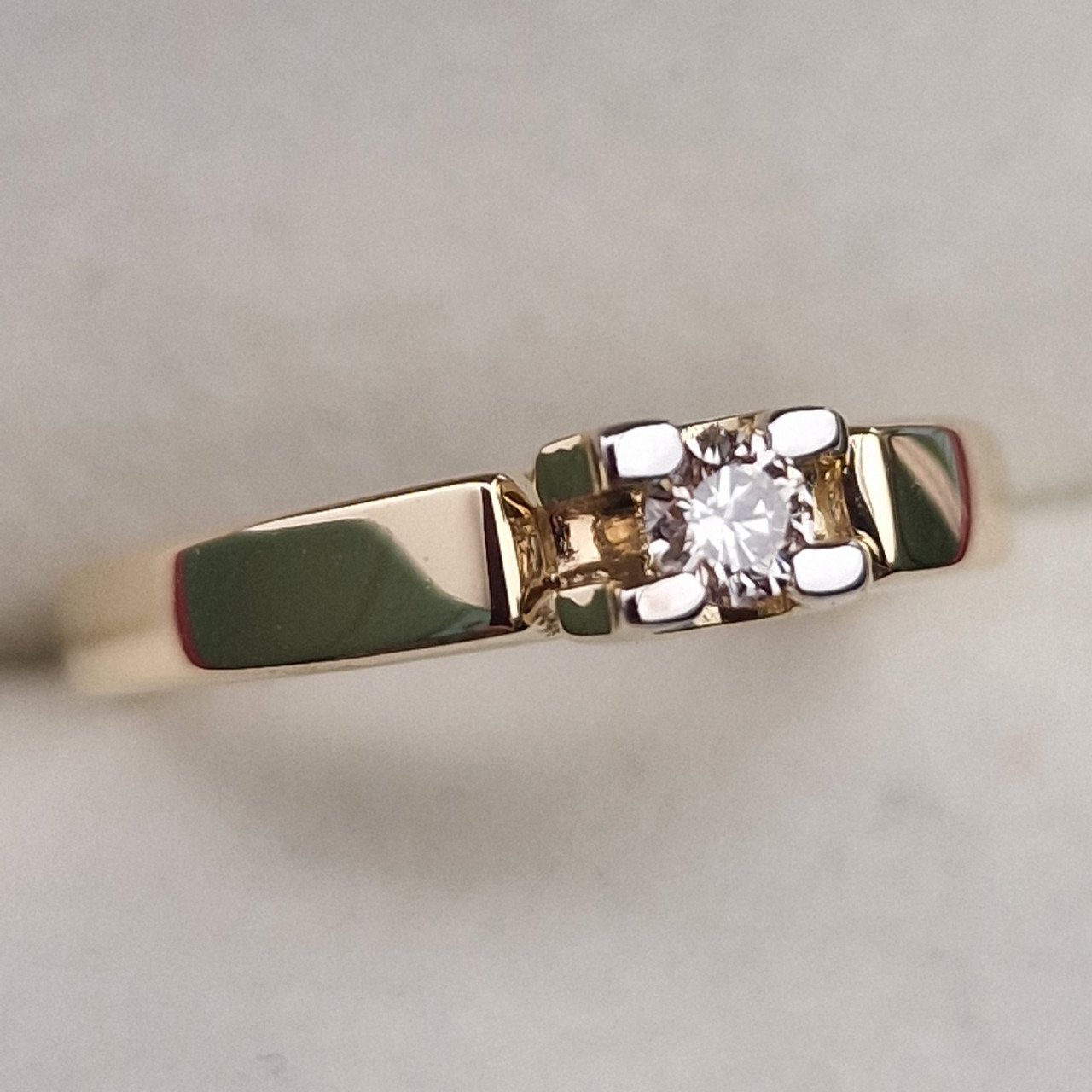 Кольцо Deimantas 101242132 17р 2,63гр 0,11ct. купить,NaN