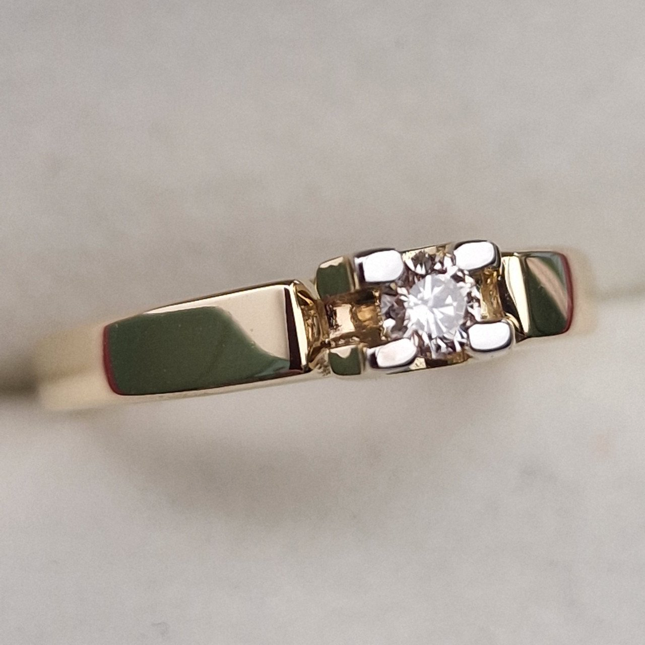Кольцо Deimantas 101242132 17р 2,63гр 0,11ct. купить,NaN