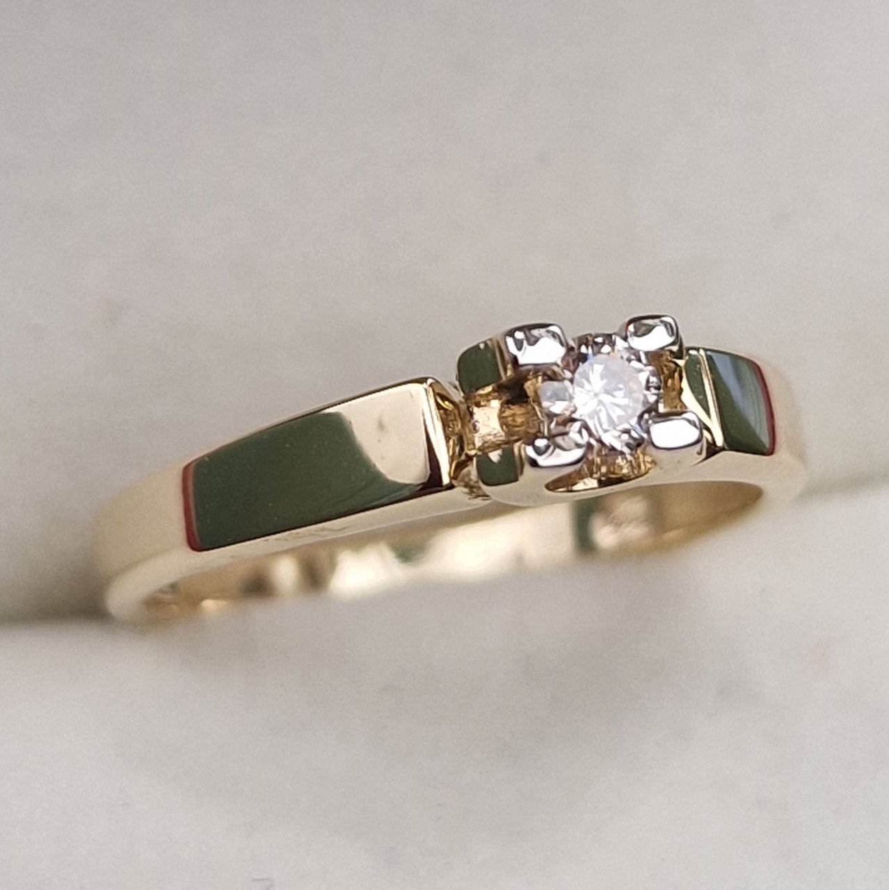 Кольцо Deimantas 101242132 17р 2,63гр 0,11ct. купить,NaN