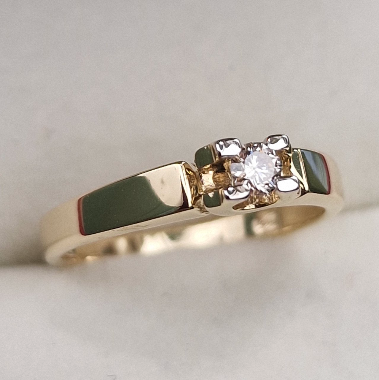 Кольцо Deimantas 101242132 17р 2,63гр 0,11ct. купить,NaN