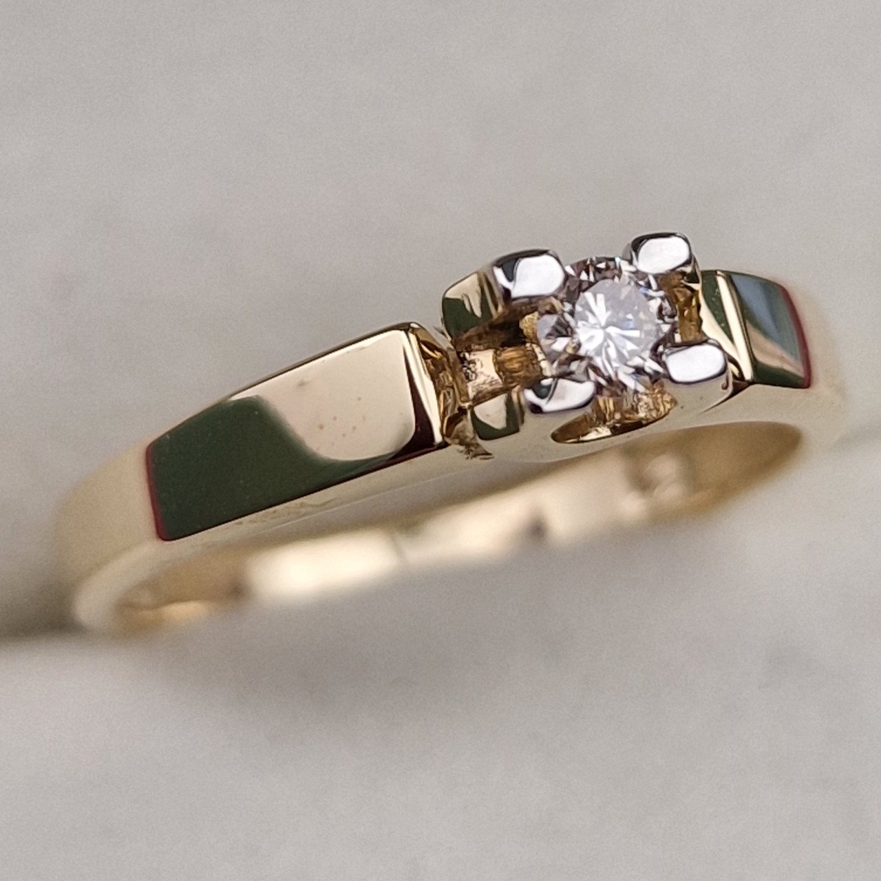 Кольцо Deimantas 101242132 17р 2,63гр 0,11ct. купить,NaN