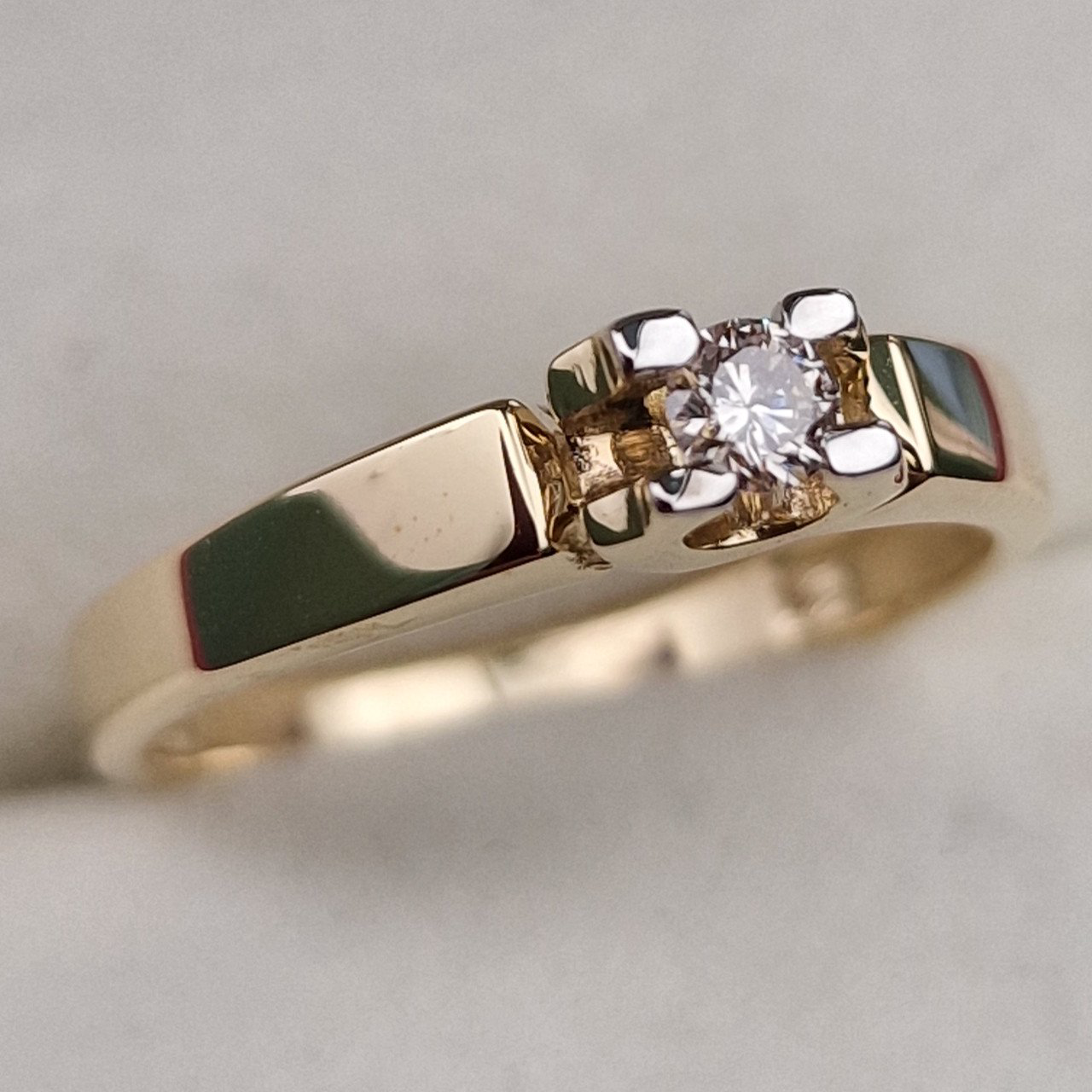 Кольцо Deimantas 101242132 17р 2,63гр 0,11ct. купить,NaN