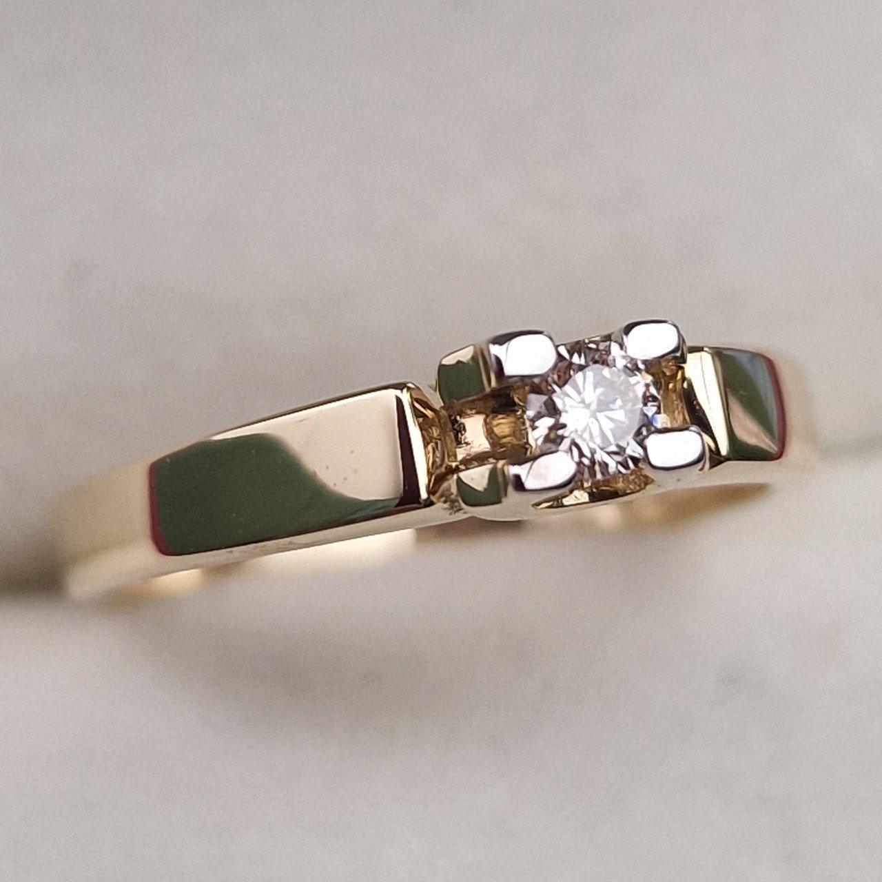 Кольцо Deimantas 101242132 17р 2,63гр 0,11ct. купить,NaN