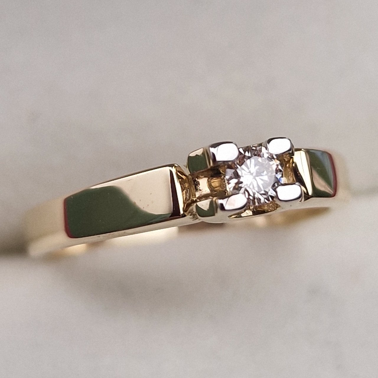 Кольцо Deimantas 101242132 17р 2,63гр 0,11ct. купить,NaN