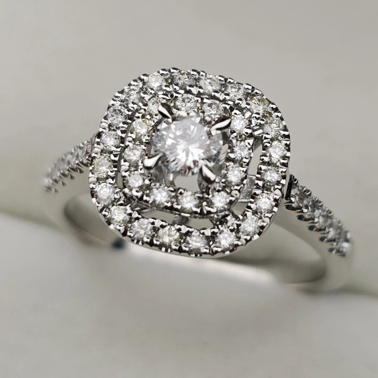 Кольцо Deimantas 107986482 17,5р 3,79гр 0,54ct. купить,NaN