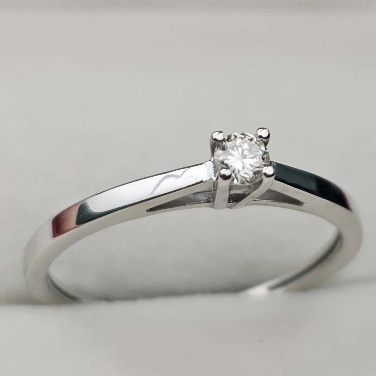 Кольцо Deimantas 108092957 18р 1,73гр 0,106ct. купить,NaN