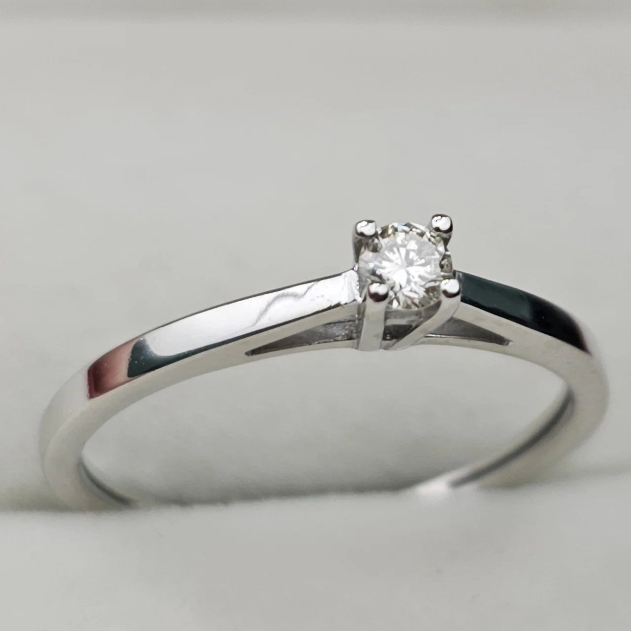 Кольцо Deimantas 108092957 18р 1,73гр 0,106ct. купить,NaN