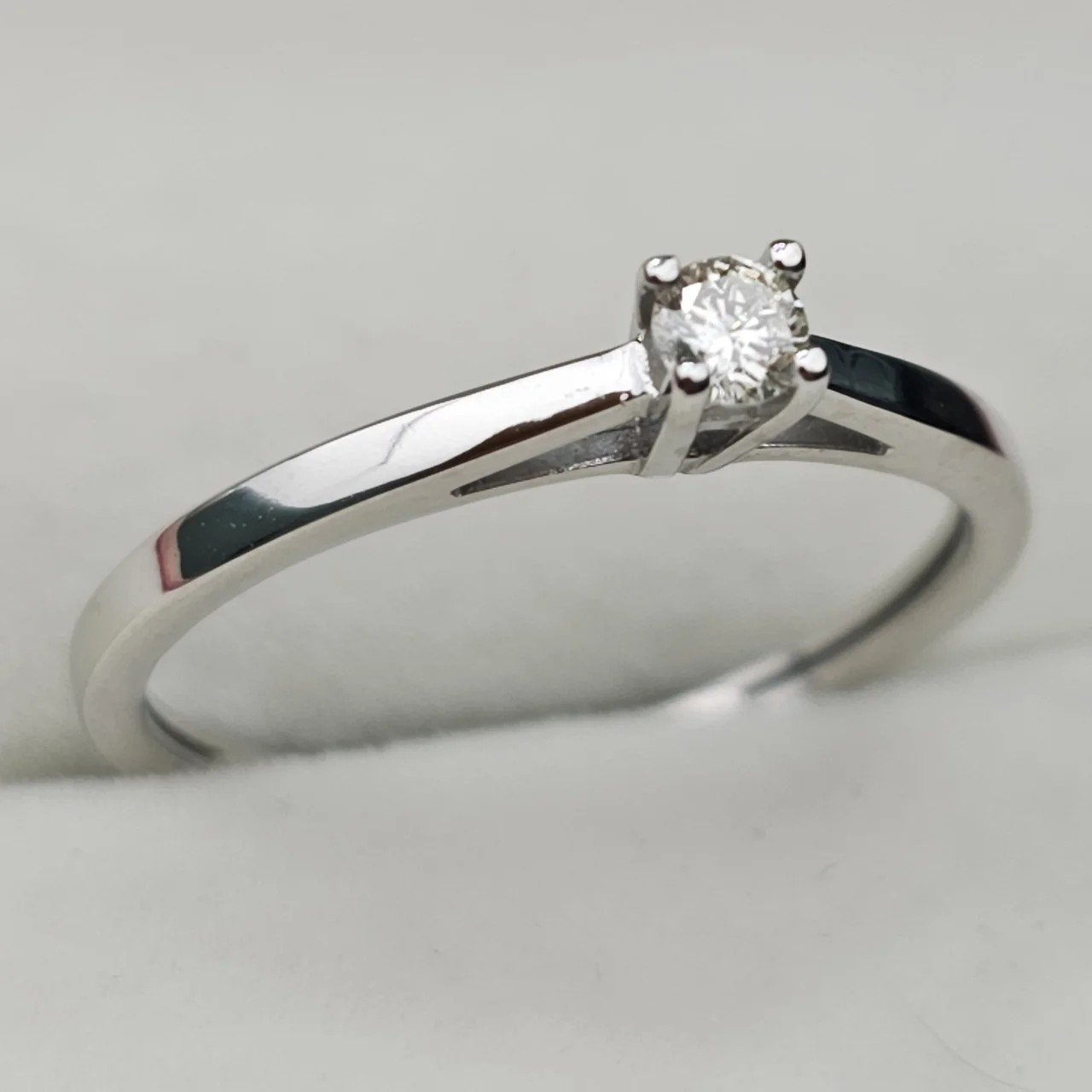 Кольцо Deimantas 108092957 18р 1,73гр 0,106ct. купить,NaN