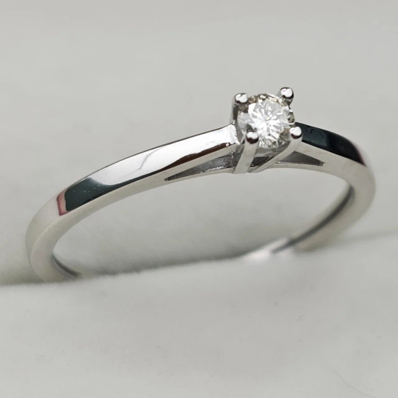 Кольцо Deimantas 108092957 18р 1,73гр 0,106ct. купить,NaN