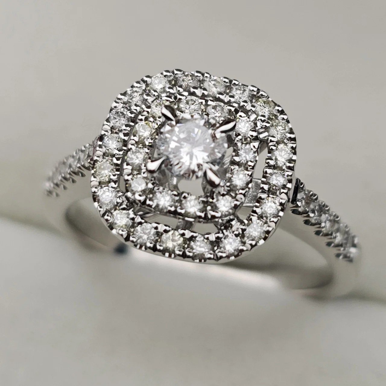 Кольцо Deimantas 107986277 16р 3,79гр 0,32ct. купить,NaN