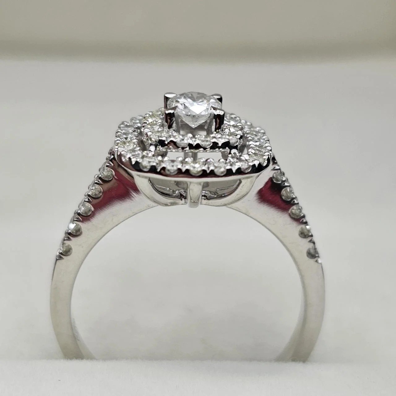 Кольцо Deimantas 107986277 16р 3,79гр 0,32ct. купить,NaN