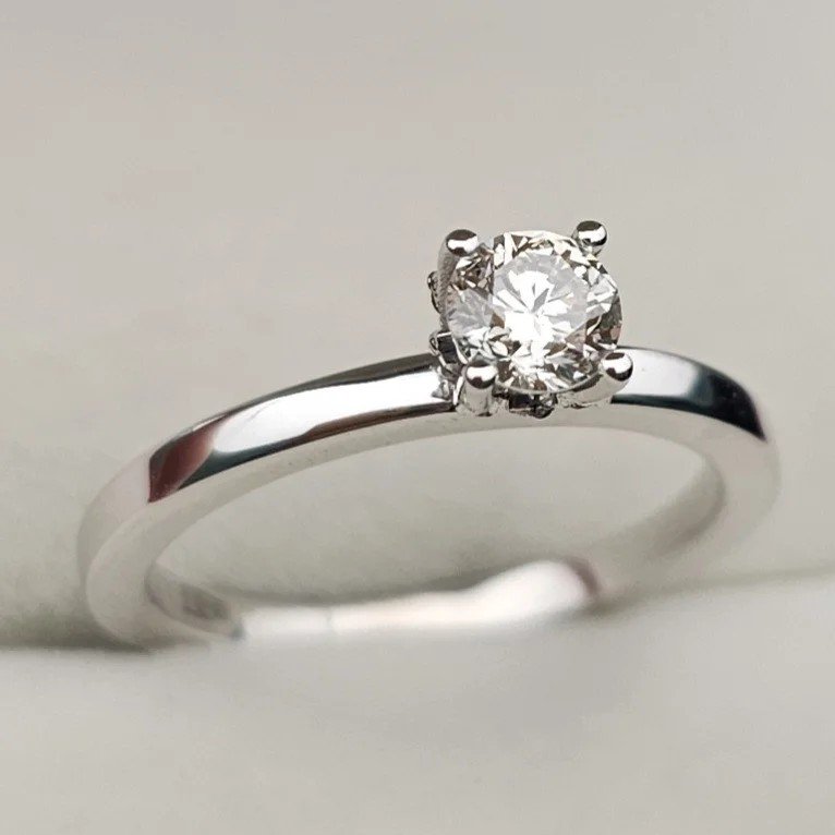 Кольцо Deimantas 107986287 16,5р 2,68гр 0,39ct. купить,NaN
