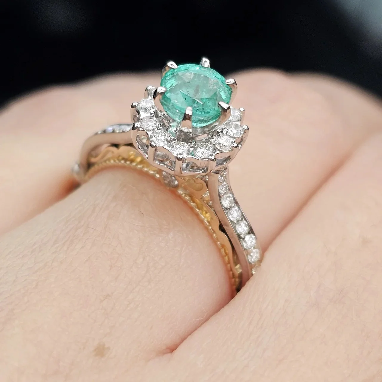 Кольцо Deimantas 116049957 0.81 emerald, 0,30Сt 18р купить,NaN