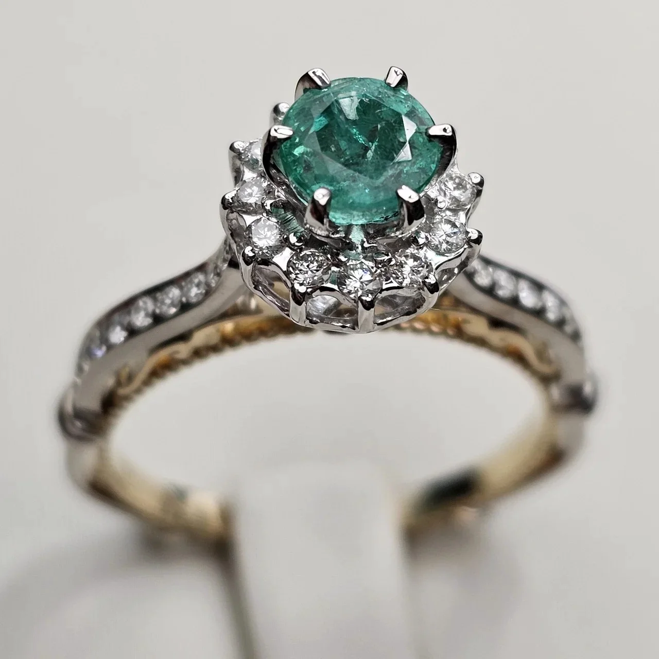 Кольцо Deimantas 116049957 0.81 emerald, 0,30Сt 18р купить,NaN