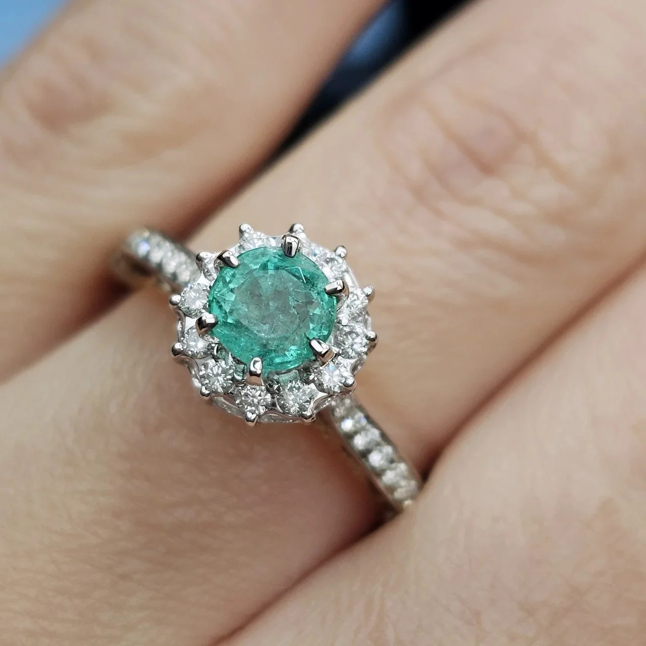 Кольцо Deimantas 116049957 0.81 emerald, 0,30Сt 18р купить,NaN