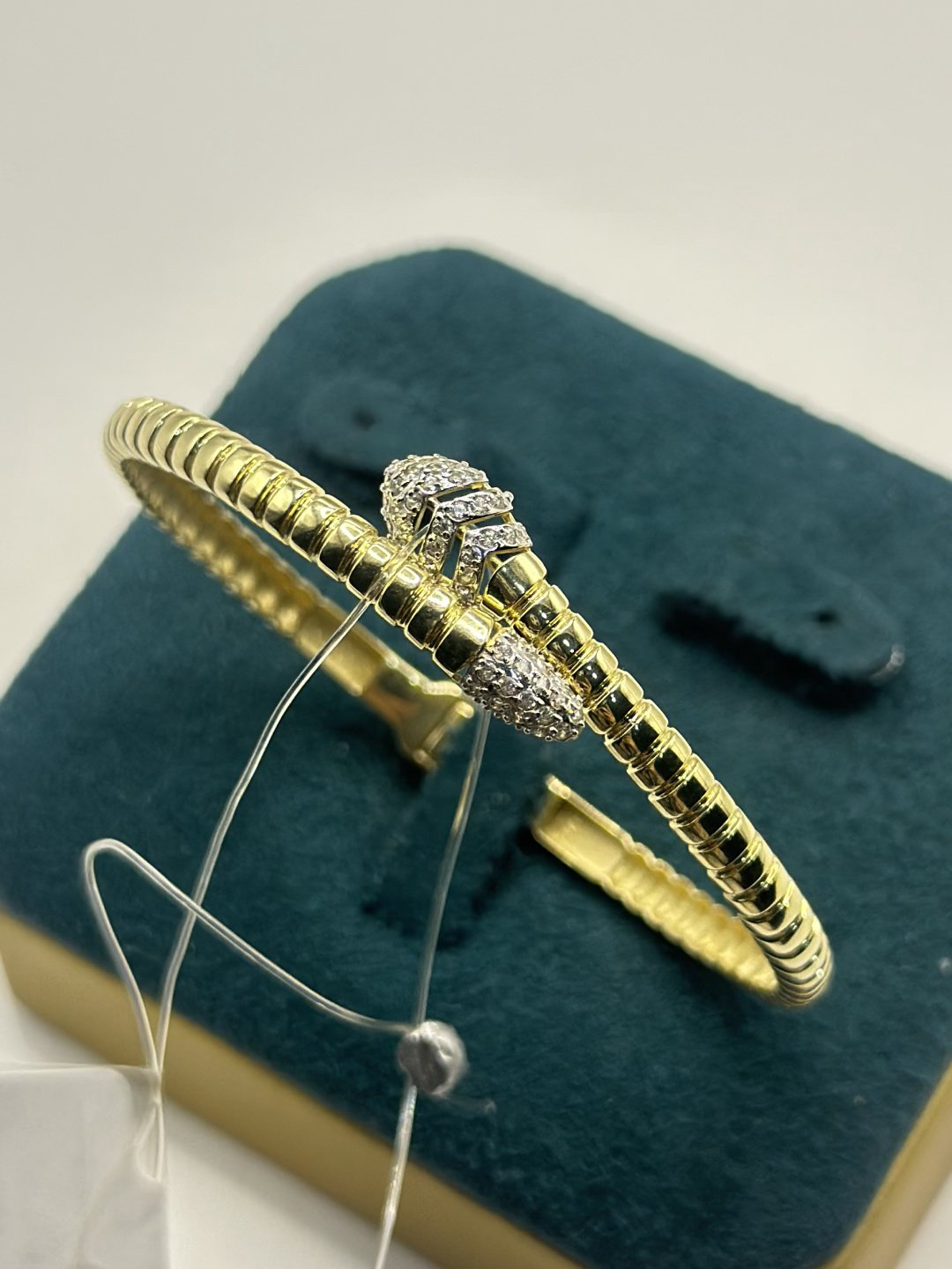 Браслет Zhanar Gold Браслеты длина 18 см, вес 8 г золото, плетение отсутствует купить,NaN