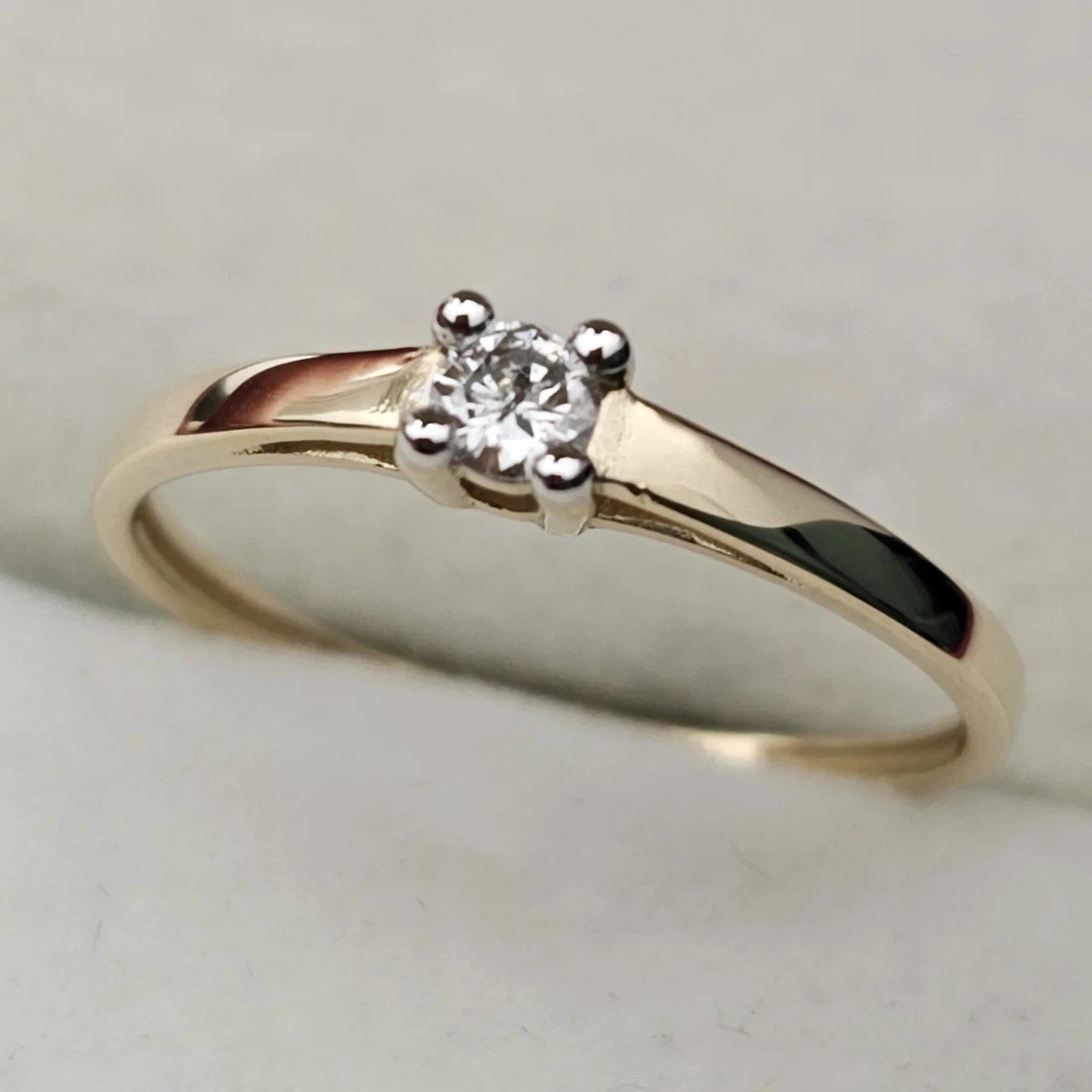 Кольцо Deimantas 108193118 16р 0,95гр 0,084ct. купить,NaN